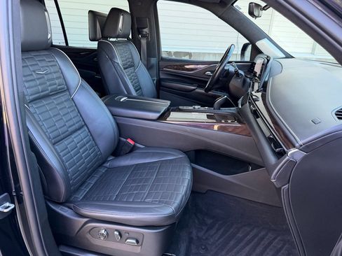 Used 2023 Cadillac Escalade ESV Sport Platinum w/ LPO, ONYX Package AWD/4WD image 31