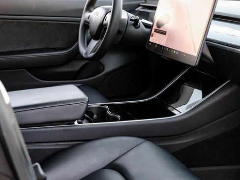 Used 2019 Tesla Model 3 Performance image 28