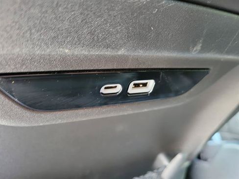 Used 2025 Chrysler Pacifica Select FWD image 9