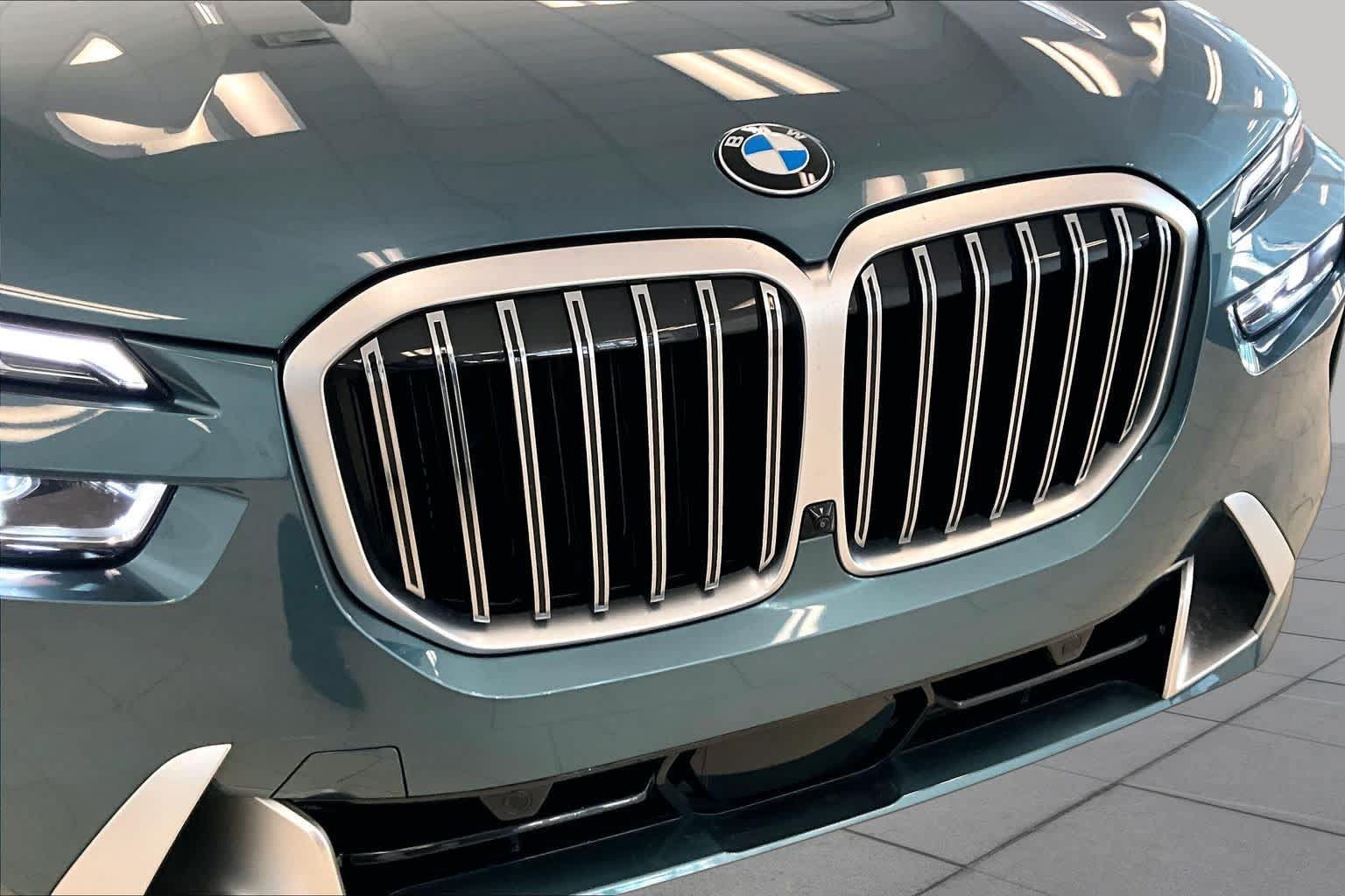 Used 2025 BMW X7 xDrive40i AWD/4WD image 28