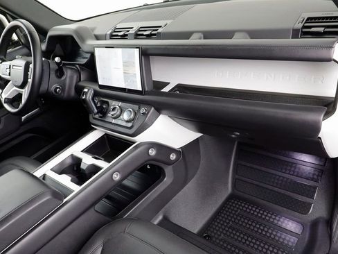 Used 2025 Land Rover Defender 110 S image 20