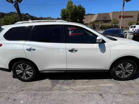 Used 2017 Nissan Pathfinder SV w/ Trailer Tow Package image 8