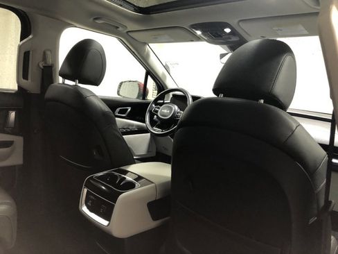 Used 2024 Kia Carnival SX Prestige image 12
