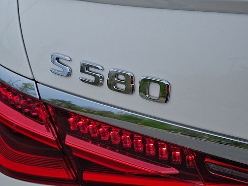 Used 2023 Mercedes-Benz S 580 4MATIC Sedan image 32