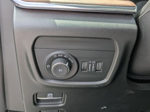 Used 2023 Jeep Grand Cherokee Summit AWD/4WD image 28