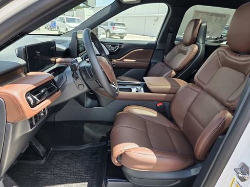 New 2026 Lincoln Aviator Reserve w/ Luxury Package image 8