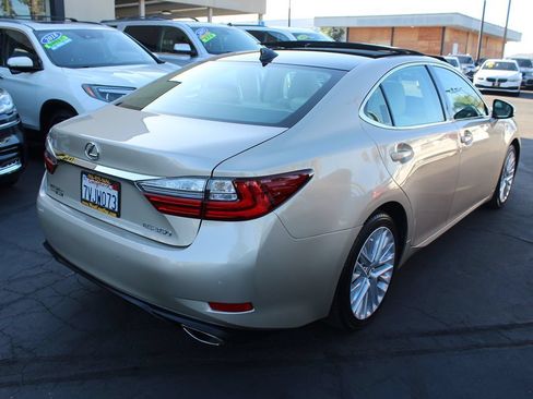 Used 2016 Lexus ES 350 w/ Luxury Package w/Wood Trim FWD image 7