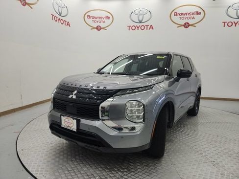 Used 2022 Mitsubishi Outlander SE FWD image 2