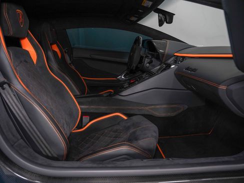 Used 2018 Lamborghini Aventador S image 28