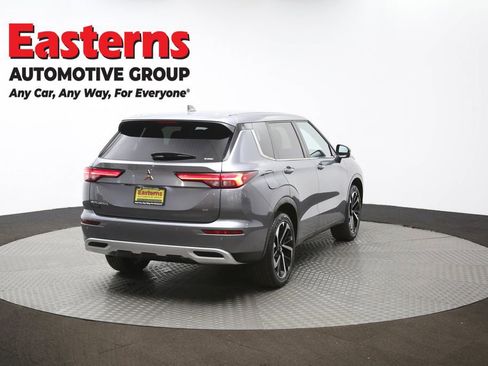 Used 2024 Mitsubishi Outlander SE image 40