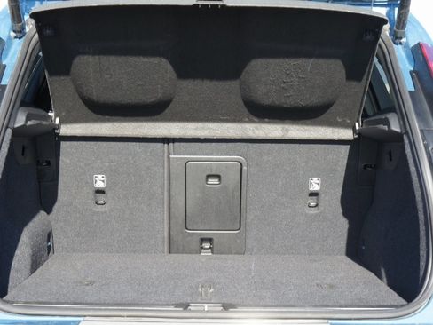 Certified 2025 Volvo XC40 B5 Plus image 34