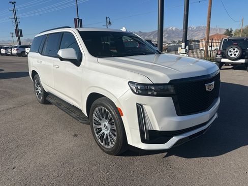 Used 2021 Cadillac Escalade Sport Platinum w/ Heavy-Duty Trailer Package image 2
