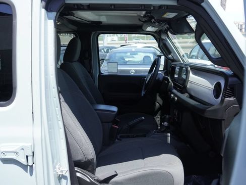 Used 2024 Jeep Wrangler Unlimited w/ Convenience Group AWD/4WD image 25