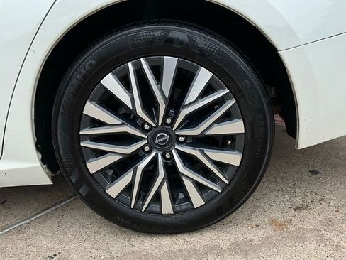 Used 2025 Nissan Altima 2.5 SV image 9