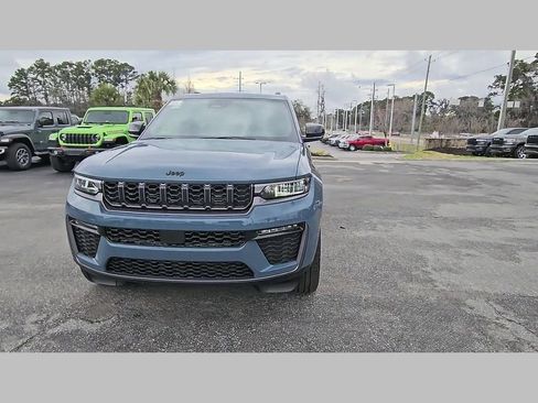 New 2026 Jeep Grand Cherokee Limited w/ Limited Altitude Package RWD image 39