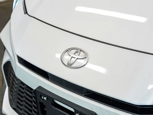 Used 2026 Toyota Camry SE FWD image 8