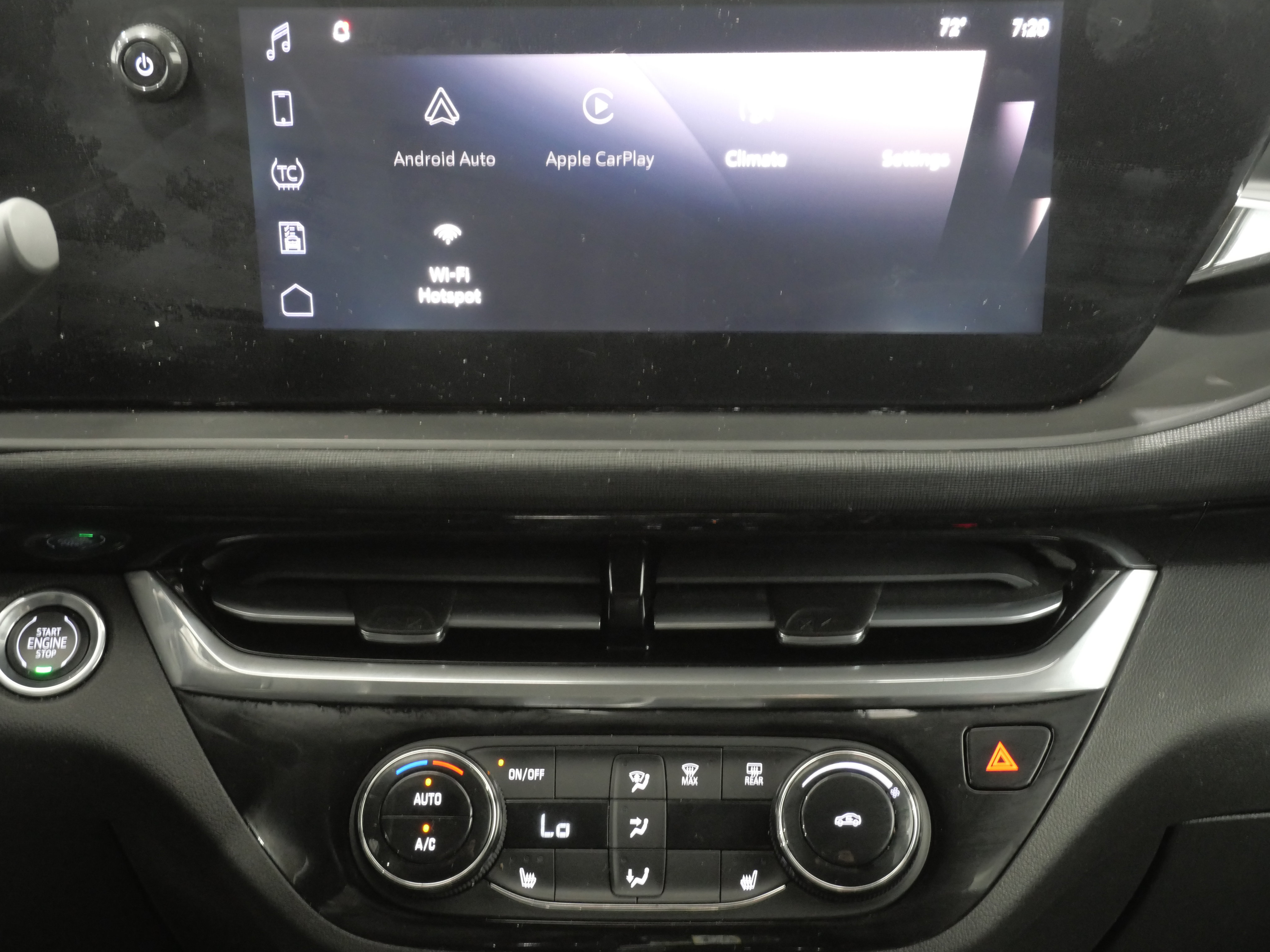Used 2024 Buick Envista Sport Touring w/ Convenience I Package FWD image 17
