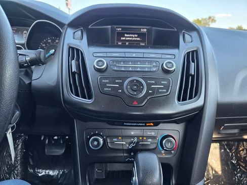 Used 2018 Ford Focus SE FWD image 14