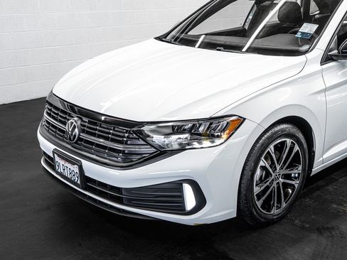 Used 2024 Volkswagen Jetta Sport image 11