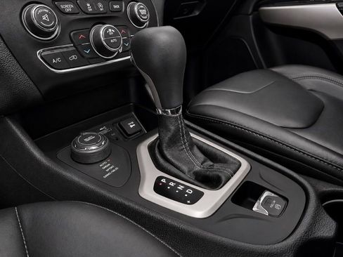 Used 2017 Jeep Cherokee Limited AWD/4WD image 29