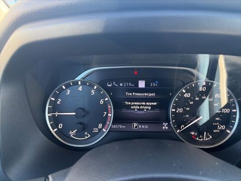 Used 2021 Nissan Titan SV w/ SV Convenience Package image 20