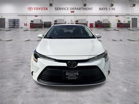 Used 2023 Toyota Corolla LE w/ Carpet Mat Package (TMS) FWD image 3