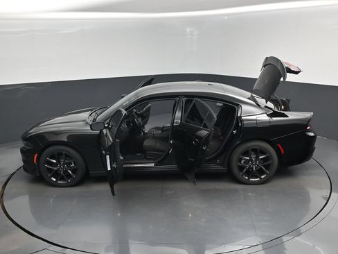 Used 2021 Dodge Charger SXT w/ Blacktop Package RWD image 17