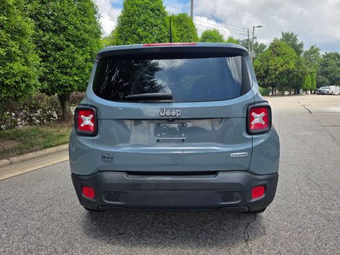 Used 2017 Jeep Renegade Latitude FWD image 4