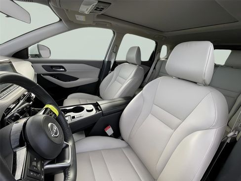 Used 2023 Nissan Rogue SV w/ SV Premium Package image 15