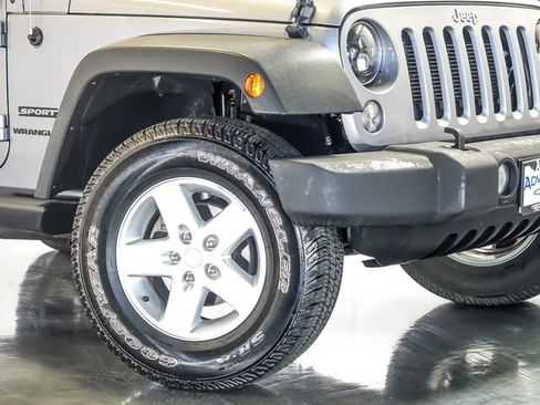 Used 2017 Jeep Wrangler Sport w/ Quick Order Package 24S AWD/4WD image 4