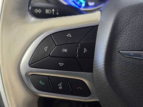 Used 2017 Chrysler Pacifica Platinum FWD image 21