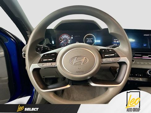 Used 2024 Hyundai Elantra SEL FWD image 13