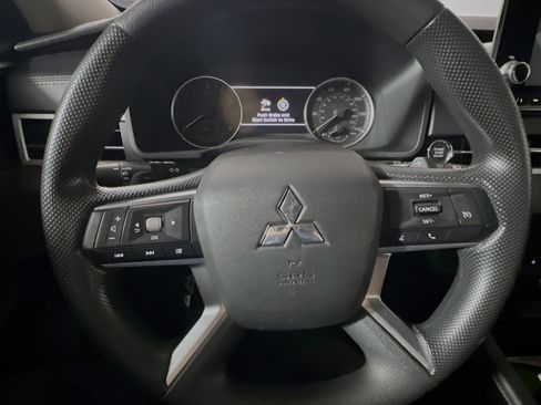 Used 2022 Mitsubishi Outlander ES image 18