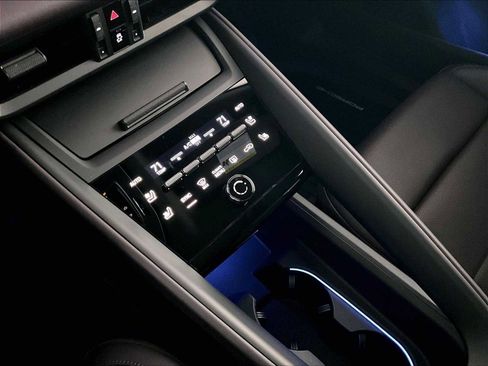 Used 2025 Porsche Macan Electric image 20