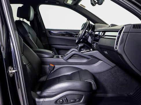Certified 2022 Porsche Cayenne AWD/4WD image 8