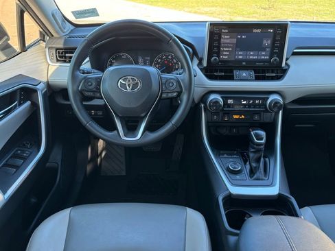 Used 2021 Toyota RAV4 XLE Premium image 11