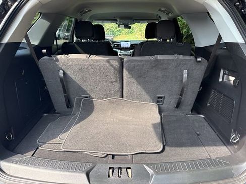 Used 2021 Ford Explorer XLT image 17