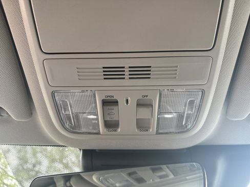 Used 2018 Honda Accord EX-L image 18