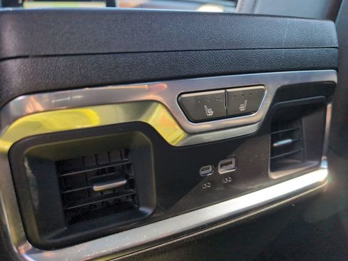 Used 2024 GMC Sierra 2500 Denali Ultimate AWD/4WD image 13