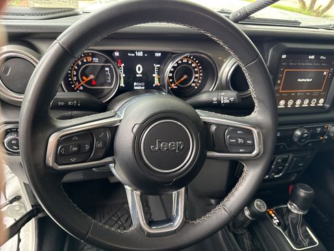 Used 2023 Jeep Gladiator Overland image 23