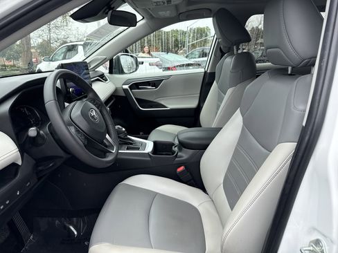 Used 2023 Toyota RAV4 XLE Premium image 13