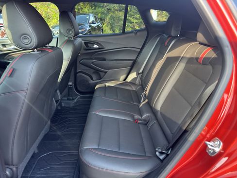 Used 2024 Chevrolet Trax RS w/ Sunroof Package image 11