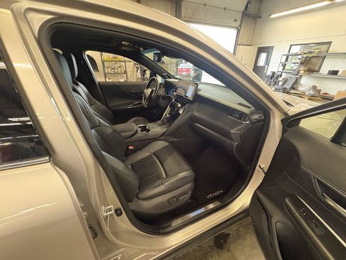 Used 2021 Toyota Venza Limited w/ Advanced Technology Package AWD/4WD image 16