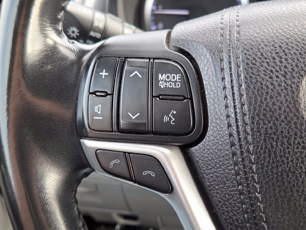 Used 2017 Toyota Highlander Plus AWD/4WD image 14