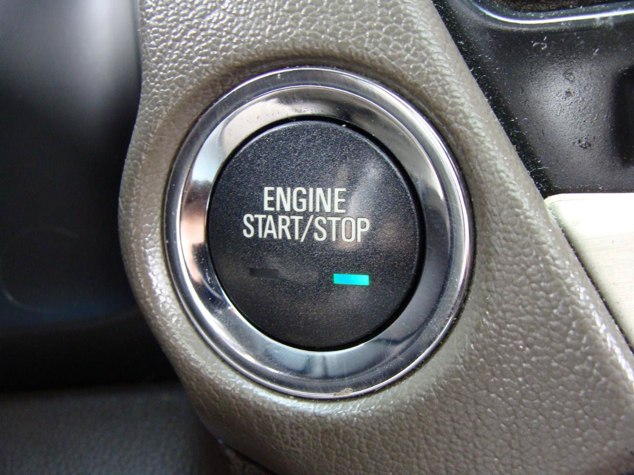 Used 2015 GMC Yukon XL Denali w/ Touring Package AWD/4WD image 25
