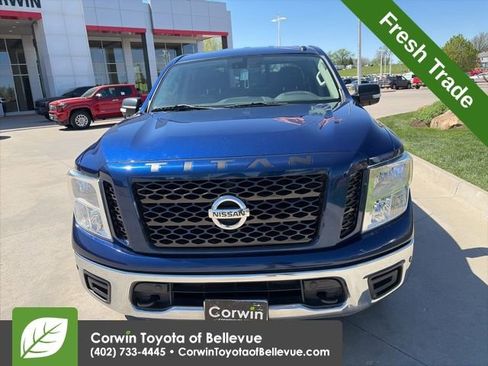 Used 2019 Nissan Titan SV w/ SV Convenience Package image 9