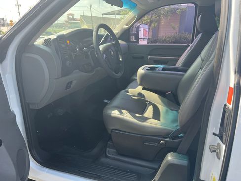 Used 2011 Chevrolet Silverado 2500 W/T image 9