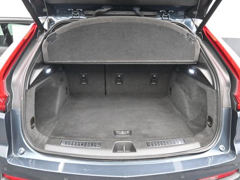 Used 2020 Cadillac XT4 Premium Luxury FWD image 16