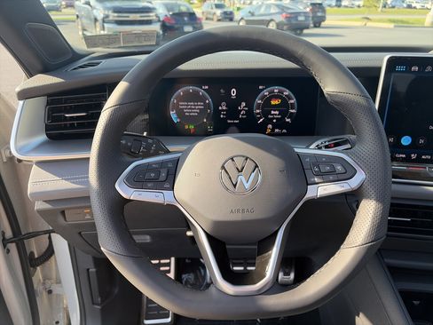 New 2026 Volkswagen Tiguan SE R-Line AWD/4WD image 26