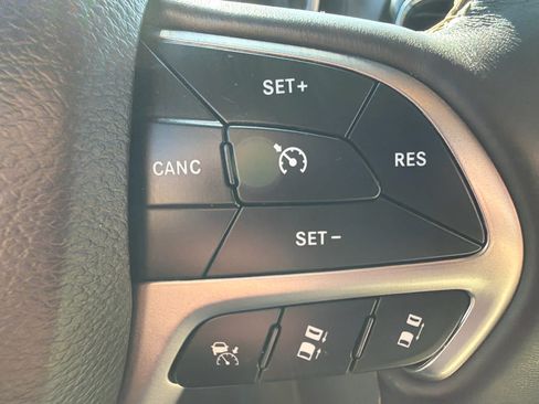 Used 2020 Jeep Grand Cherokee Overland AWD/4WD image 20